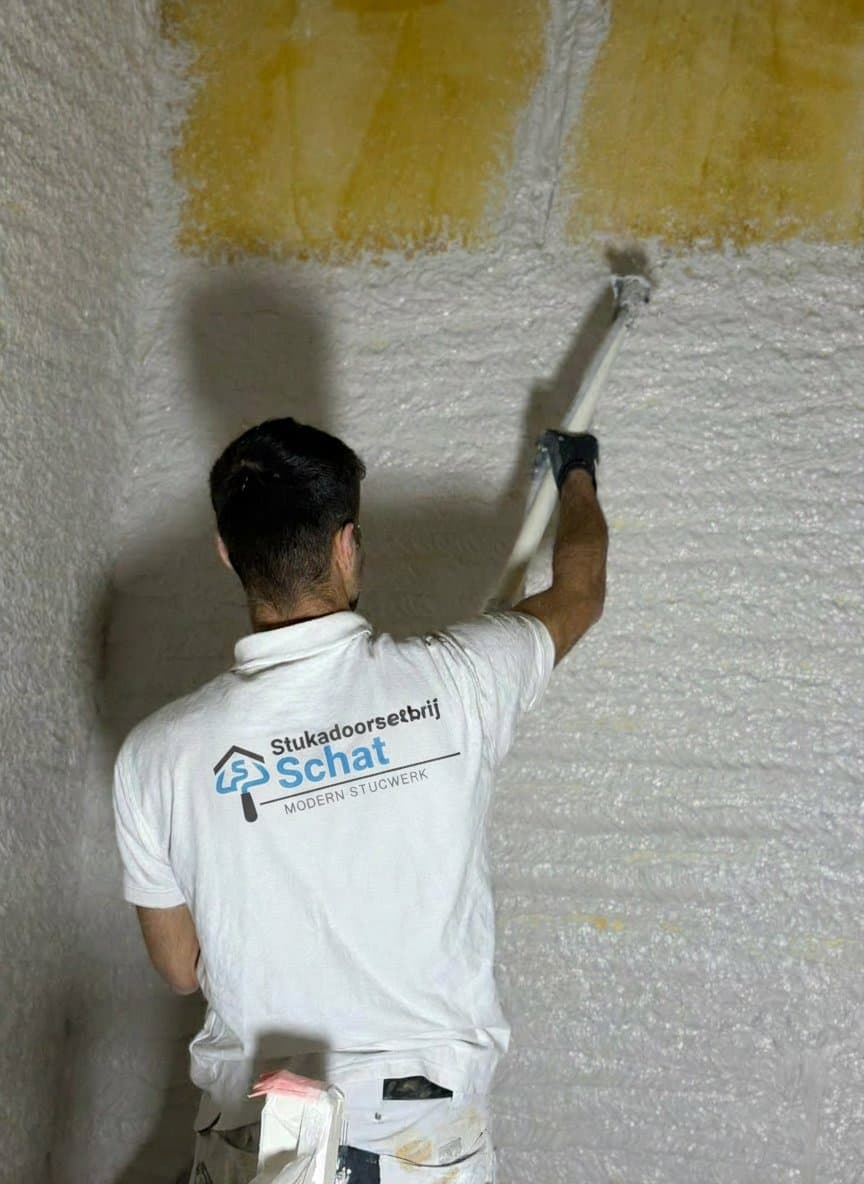 Stukadoorsbedrijf Schat vakmannen aan het werk